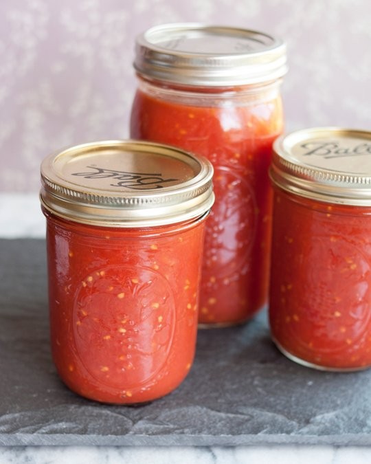 How to make basic tomato sauce with fresh tomatoes