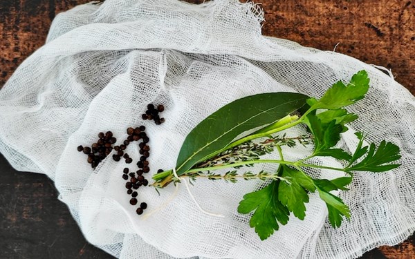 How to make bouquet garni