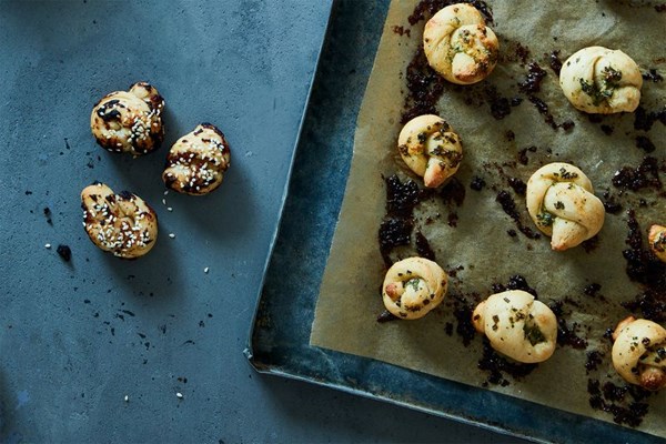 How to make cheesy garlic  (or any kind of) knots without a recipe