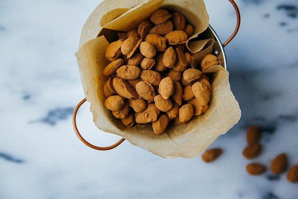 How to make chocolate-covered almonds at home (Sweet and salty almonds)