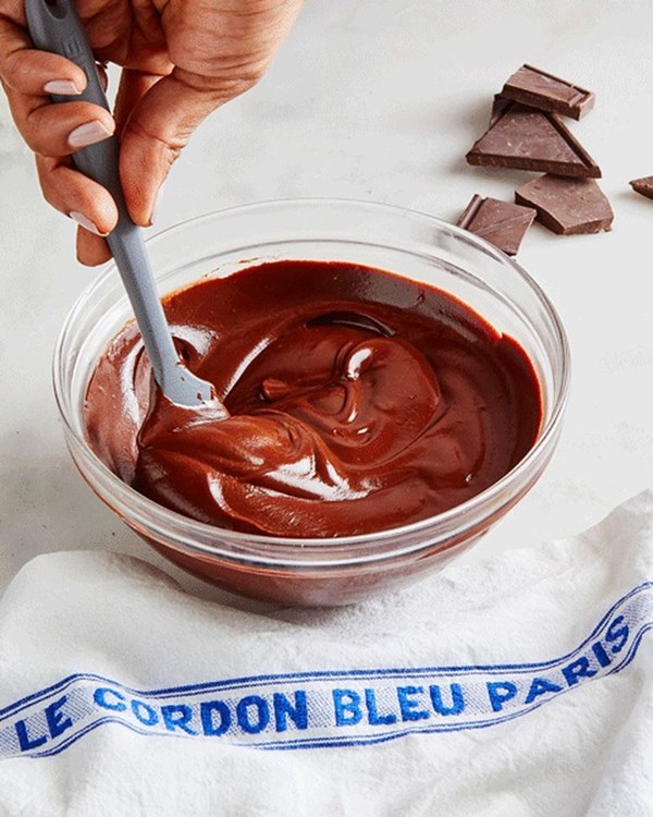 How to make chocolate-covered strawberries