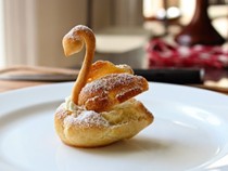 How to make chocolate cream puff swans for Mother's Day