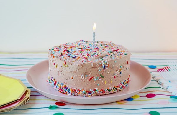 How to make classic birthday cake (with chocolate frosting)