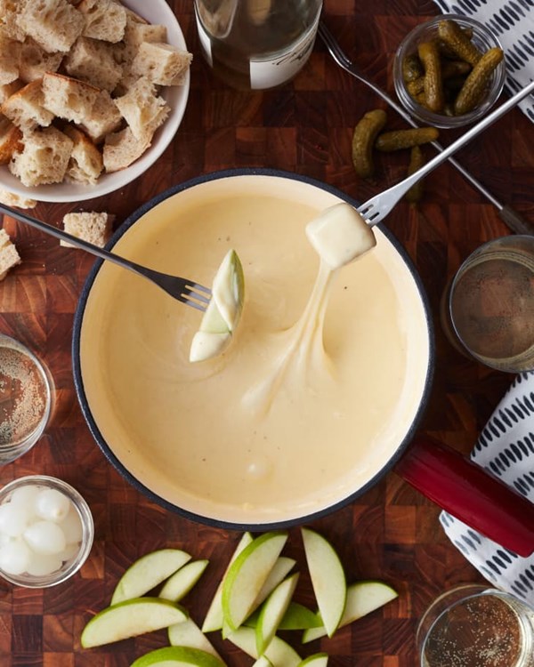 How to make classic cheese fondue at home