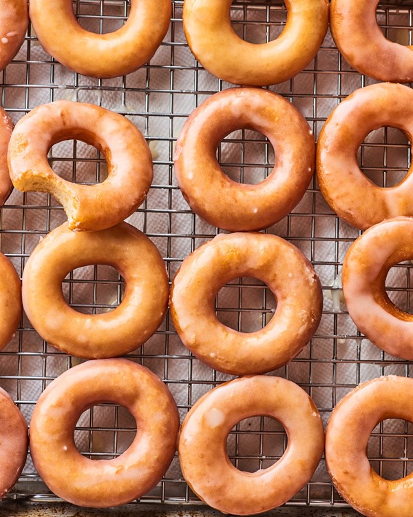 How to make classic glazed doughnuts 
