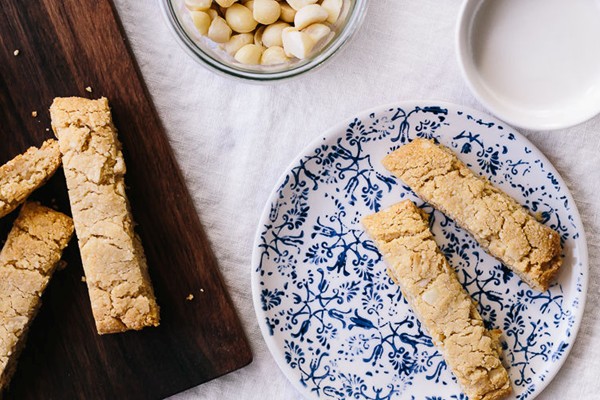 How to make coconut-macadamia biscotti (a.k.a. cookies for breakfast)