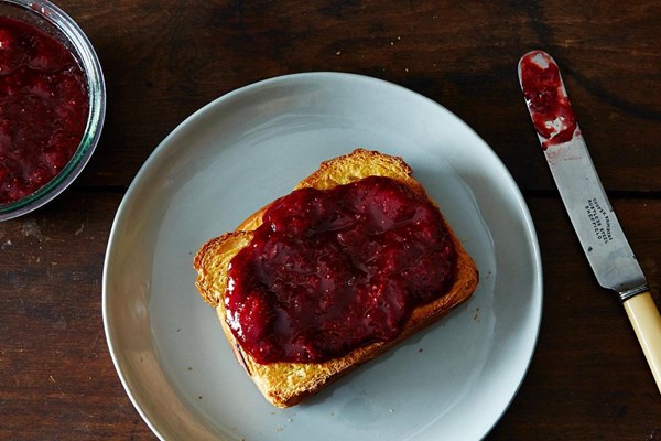 How to make compote with whatever fruit you have