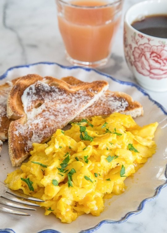 How to make creamy, luscious scrambled eggs
