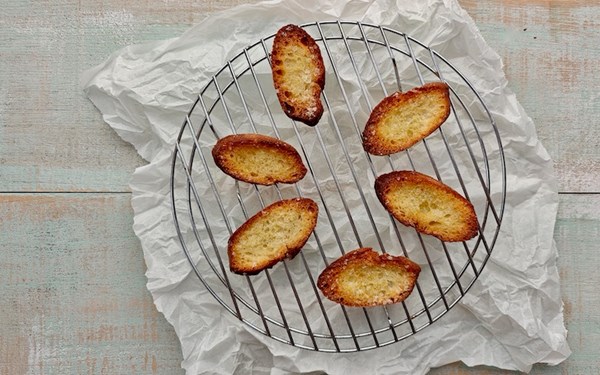 How to make croutons