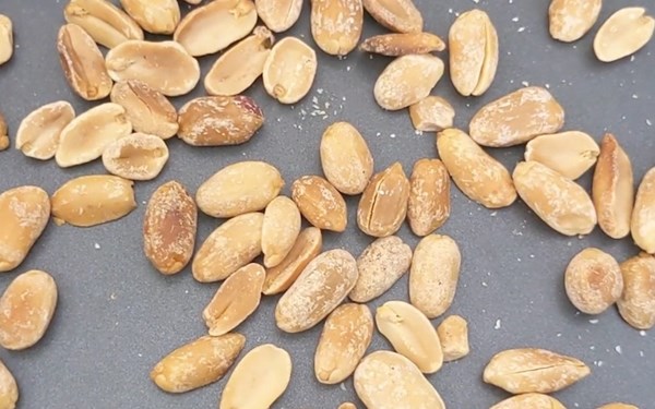 How to make crushed roasted peanuts
