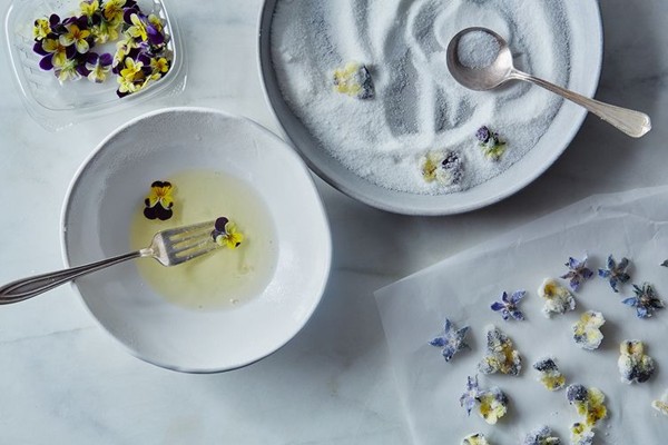 How to make crystallized flowers