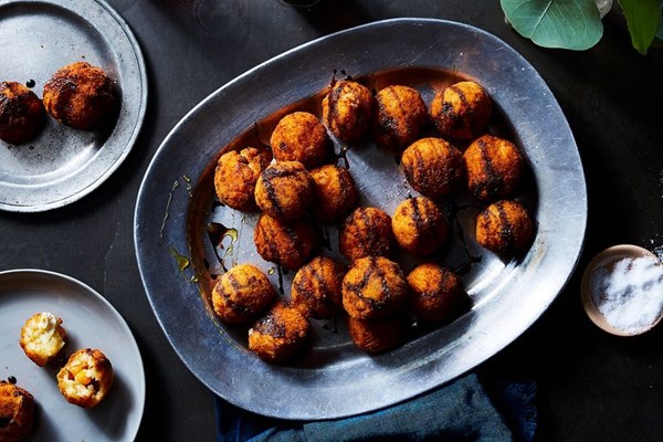 How to make deep-fried cheese-stuffed rice balls (arancini) without a recipe