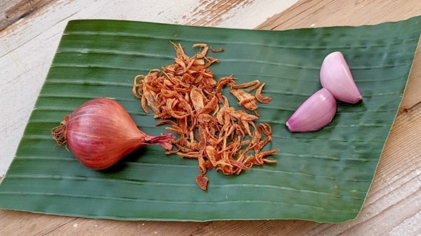 How to make deep-fried garlic & shallots