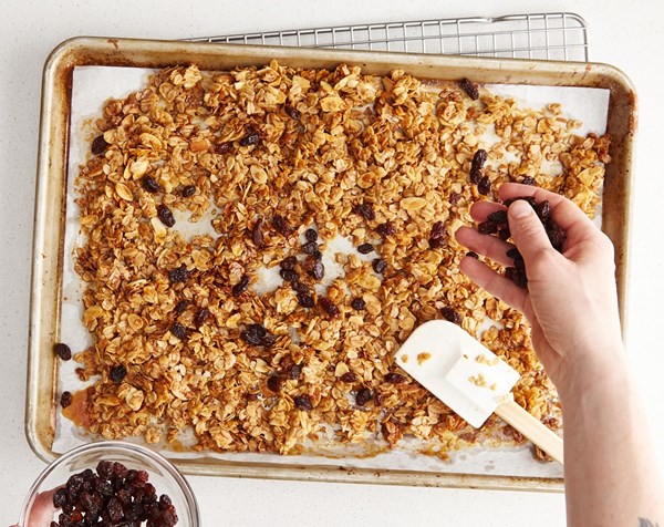 How to make easy homemade granola