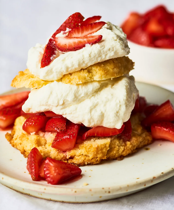 How to make easy strawberry shortcake