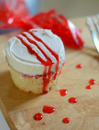 How to make edible homemade blood (for Halloween cake decorating)
