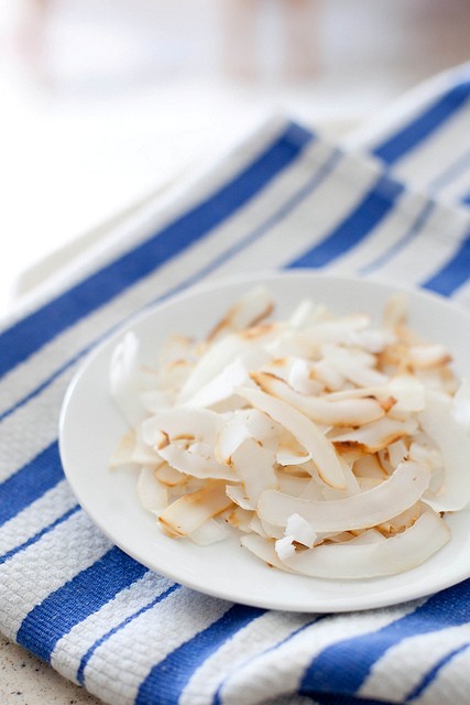 How to make fresh coconut curls