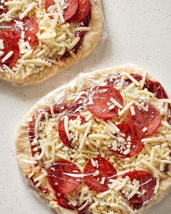 How to make frozen pizzas at home