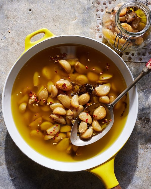 How to make garlic confit