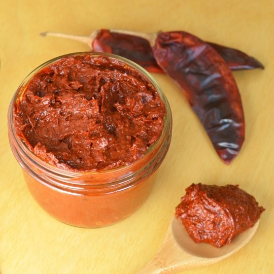 How to make harissa paste