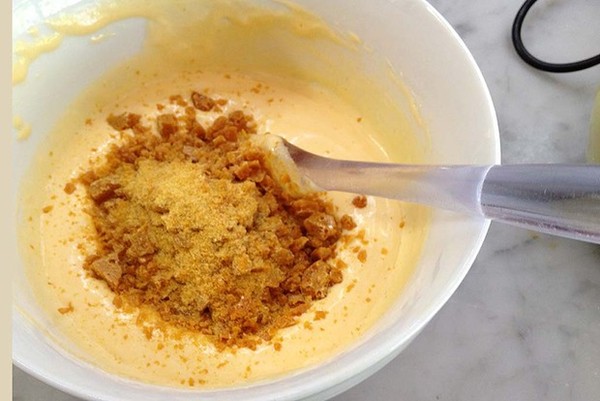 How to make hokey pokey ice cream
