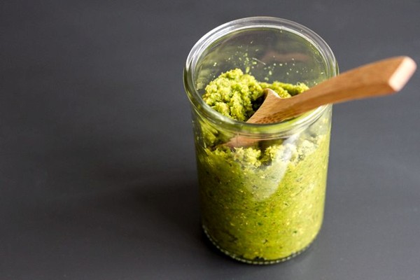 How to make homemade green curry paste