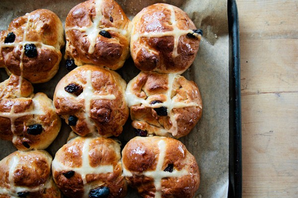How to make hot cross buns for Easter