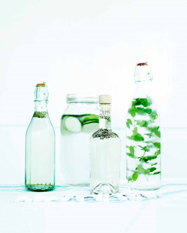 How to make infused water with herbs (or anything!)