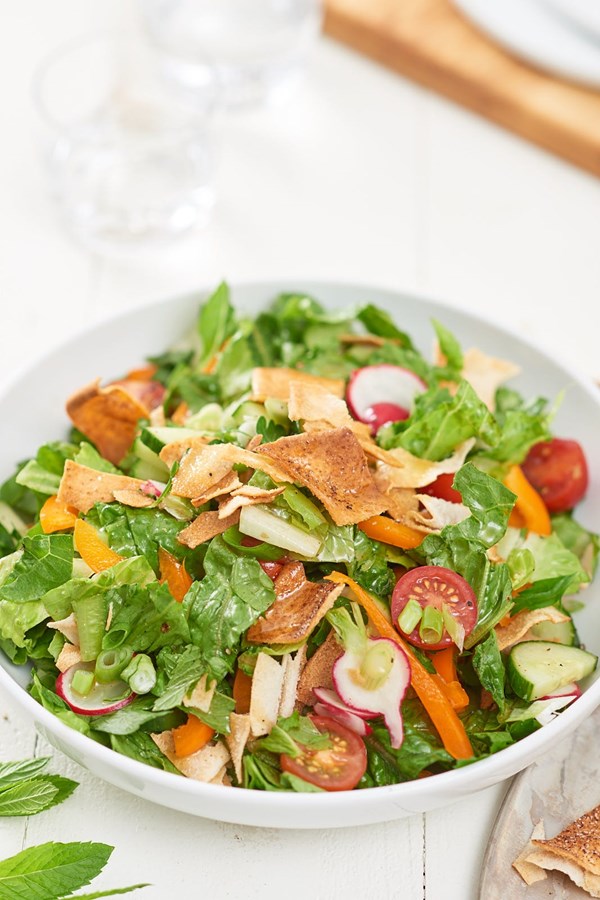 How to make Middle Eastern bread salad (fattoush) at home