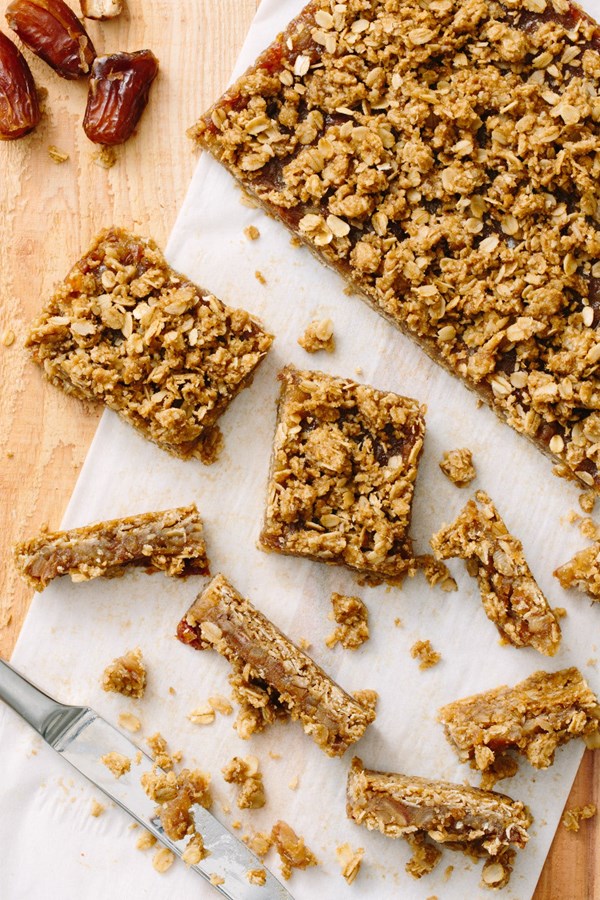 How to make old-fashioned date bars