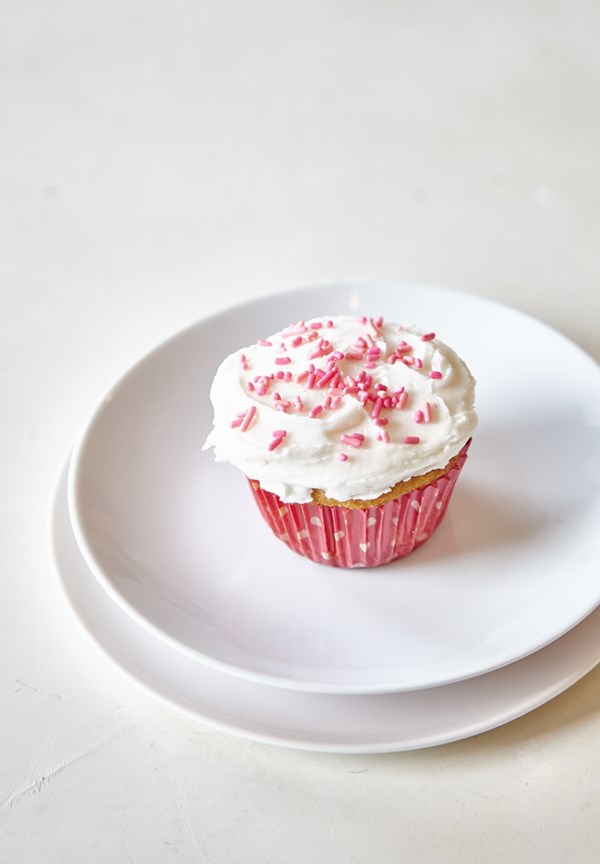 How to make one vanilla cupcake