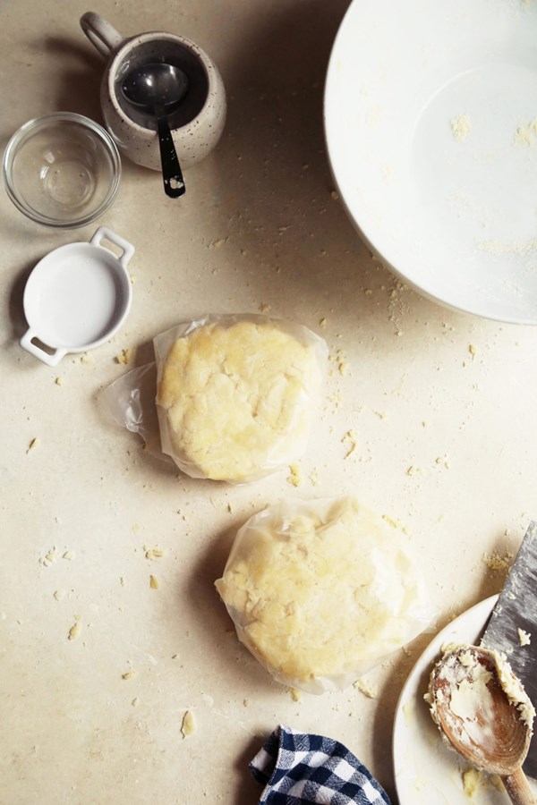 How to make pie crust by hand