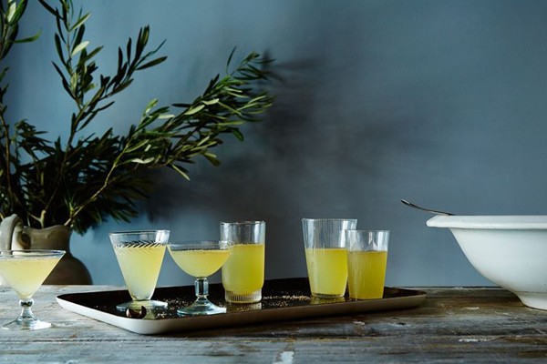 How to make pineapple daiquiri punch