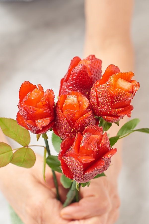 How to make strawberry roses