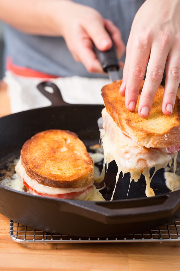 How to make the best tomato grilled cheese sandwich