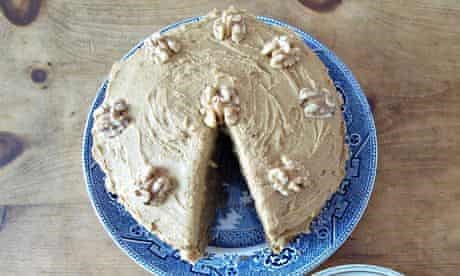How to make the perfect coffee and walnut cake