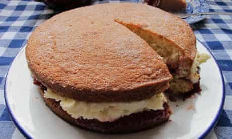 How to make the perfect Victoria sponge cake [buttercream]