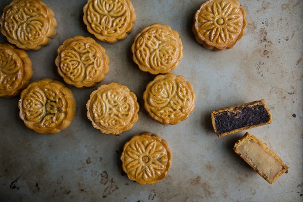 How to make traditional Cantonese mooncakes at home