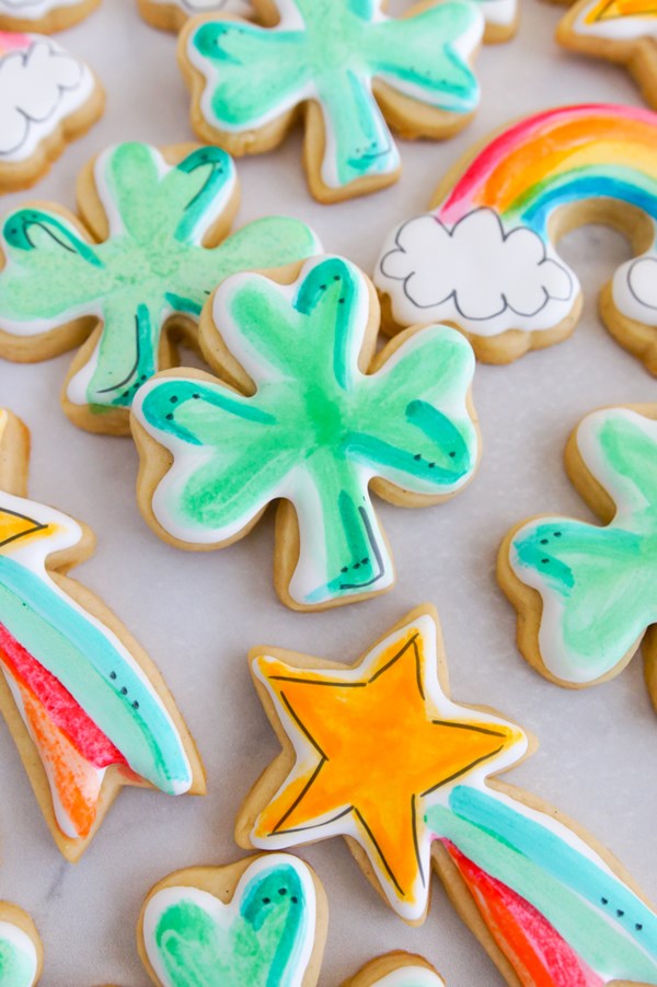 How to make watercolor St. Patrick's Day decorated cookies
