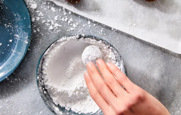 How to make your own powdered sugar