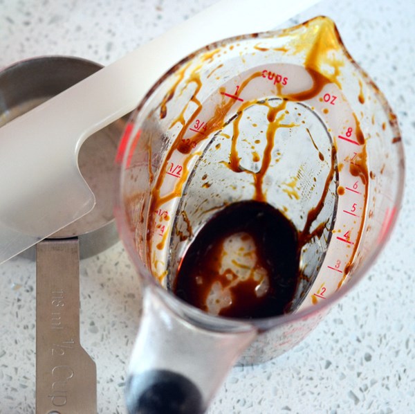 How to measure molasses