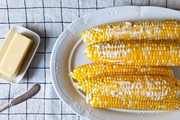 How to microwave corn on the cob