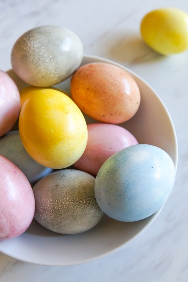 How to naturally dye Easter eggs