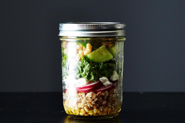 How to pack a jar salad