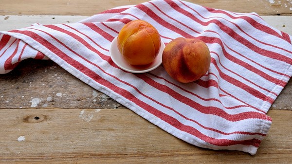 How to peel a peach
