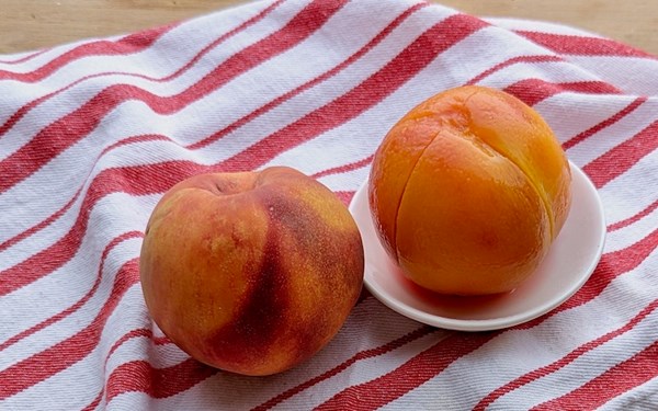 How to peel a peach