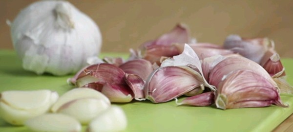How to peel garlic