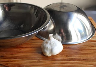 How to peel garlic like a boss