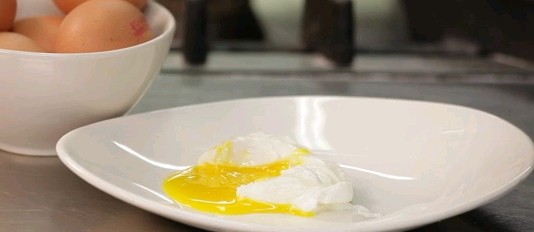 How to poach an egg