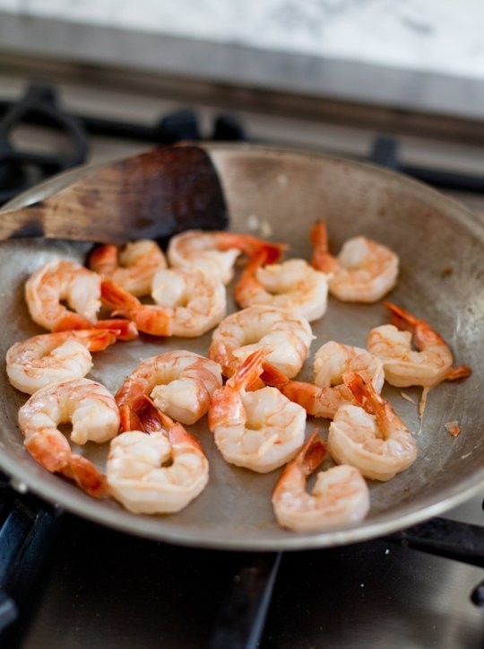 How to quickly cook shrimp on the stovetop